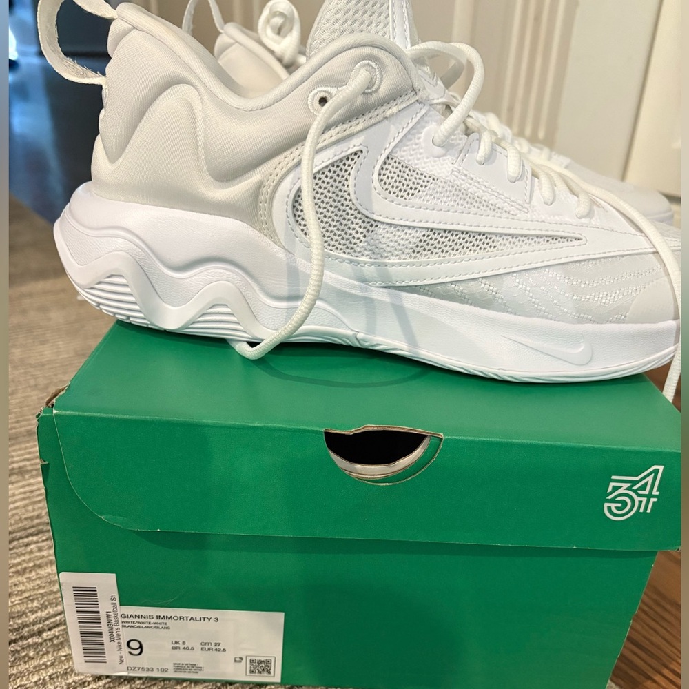 Brand new Gianni immortality 3. Men’s size 9 all white.